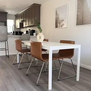 https://modern-retreat-1-mi-from-disney.topanaheimhotels.com